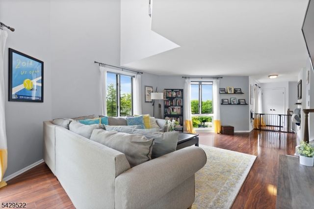 50 Pine St 215, Montclair Twp., NJ 07042
