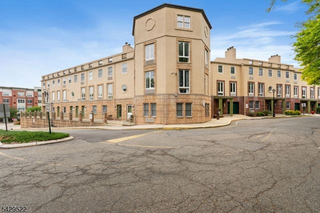 50 Pine St 215, Montclair Twp., NJ 07042