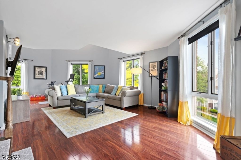 50 Pine St 215, Montclair Twp., NJ 07042