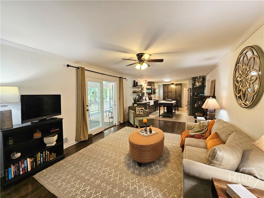 Image 13 of property listing at 160 Edgewood Drive, Athens, GA 30606