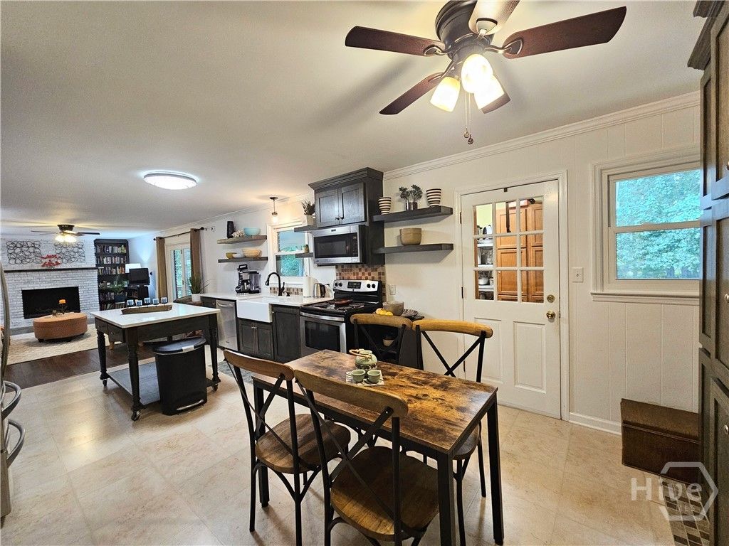 Image 17 of property listing at 160 Edgewood Drive, Athens, GA 30606