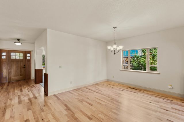 1054 Pumpkin Ridge Drive, Eagle Point, OR 97524