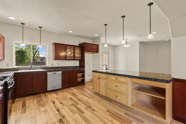 1054 Pumpkin Ridge Drive, Eagle Point, OR 97524