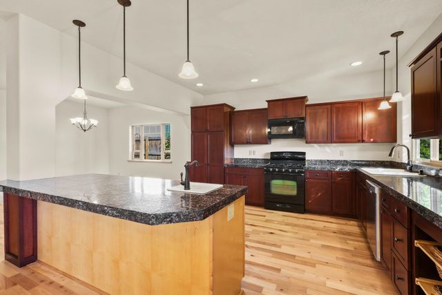 1054 Pumpkin Ridge Drive, Eagle Point, OR 97524