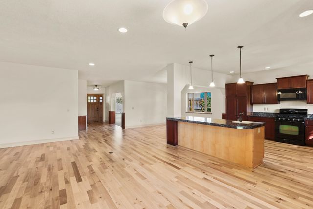 1054 Pumpkin Ridge Drive, Eagle Point, OR 97524