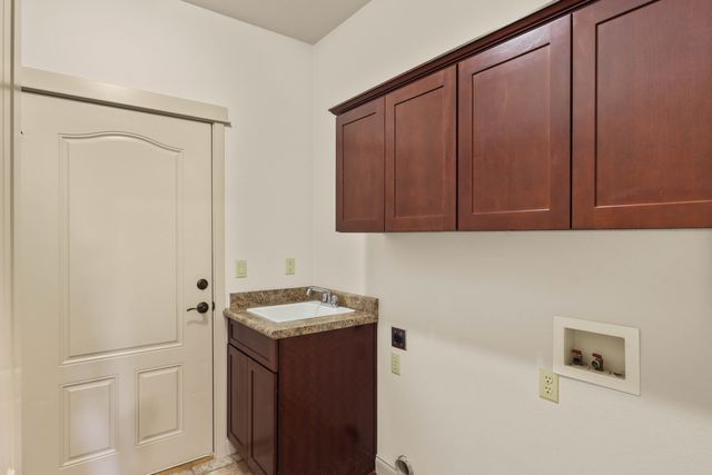 1054 Pumpkin Ridge Drive, Eagle Point, OR 97524