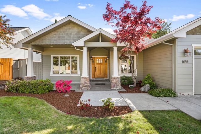 1054 Pumpkin Ridge Drive, Eagle Point, OR 97524