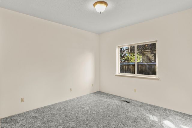 1054 Pumpkin Ridge Drive, Eagle Point, OR 97524