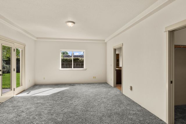 1054 Pumpkin Ridge Drive, Eagle Point, OR 97524