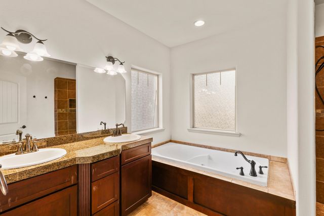 1054 Pumpkin Ridge Drive, Eagle Point, OR 97524