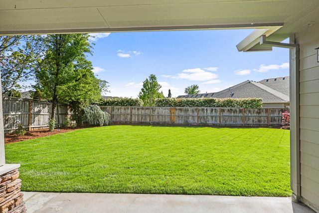 1054 Pumpkin Ridge Drive, Eagle Point, OR 97524