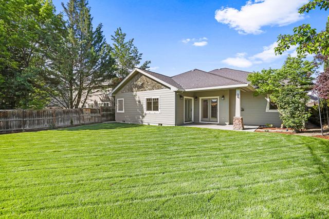 1054 Pumpkin Ridge Drive, Eagle Point, OR 97524