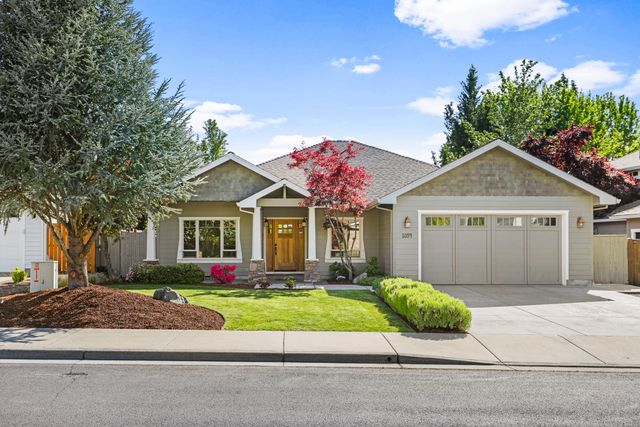1054 Pumpkin Ridge Drive, Eagle Point, OR 97524