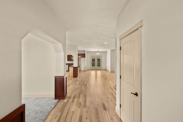 1054 Pumpkin Ridge Drive, Eagle Point, OR 97524