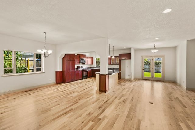 1054 Pumpkin Ridge Drive, Eagle Point, OR 97524