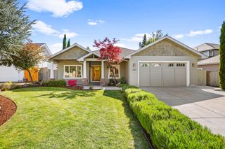 1054 Pumpkin Ridge Drive, Eagle Point, OR 97524