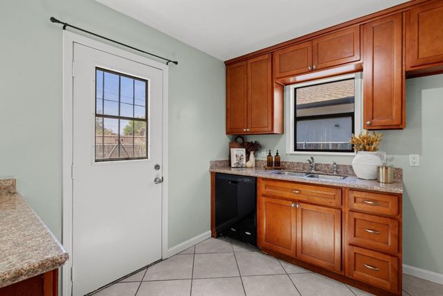 6350 35th Ave, Sacramento, CA 95824