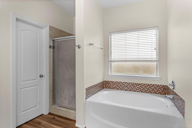 1069 Shadow Glenn Drive, Conroe, TX 77301