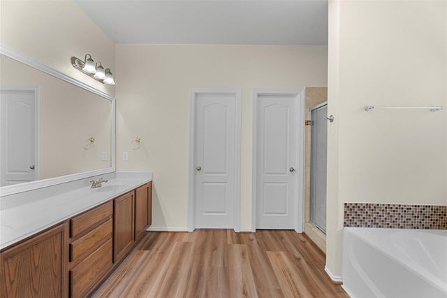 1069 Shadow Glenn Drive, Conroe, TX 77301