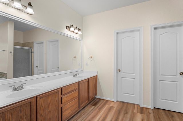 1069 Shadow Glenn Drive, Conroe, TX 77301