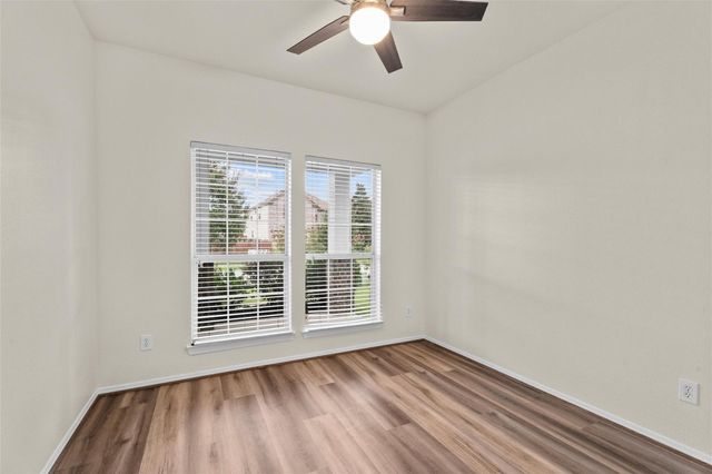 1069 Shadow Glenn Drive, Conroe, TX 77301