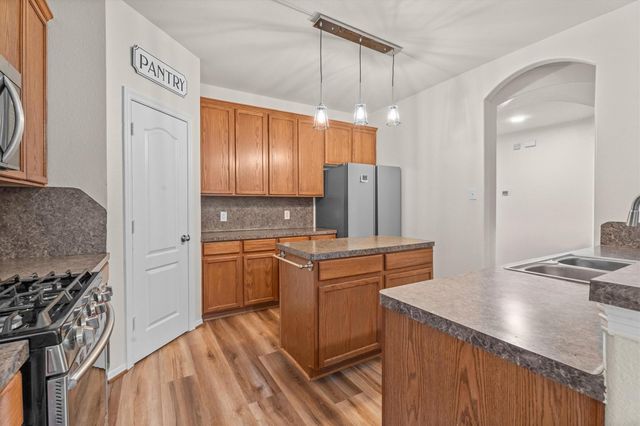 1069 Shadow Glenn Drive, Conroe, TX 77301