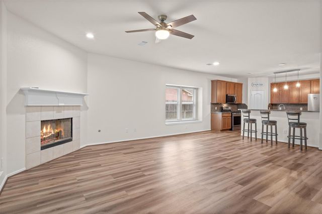 1069 Shadow Glenn Drive, Conroe, TX 77301