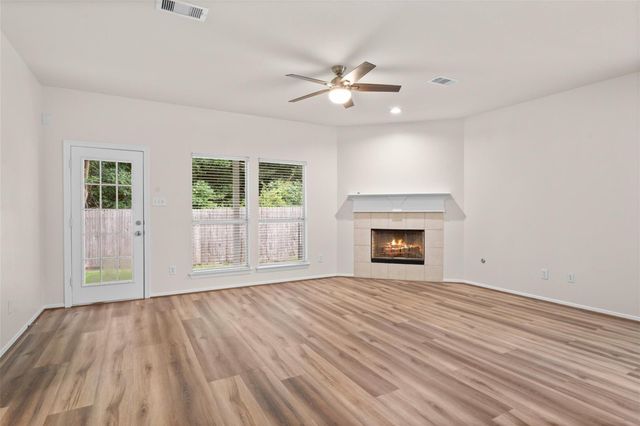 1069 Shadow Glenn Drive, Conroe, TX 77301