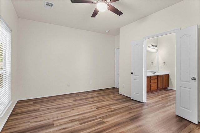 1069 Shadow Glenn Drive, Conroe, TX 77301