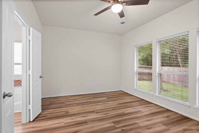 1069 Shadow Glenn Drive, Conroe, TX 77301