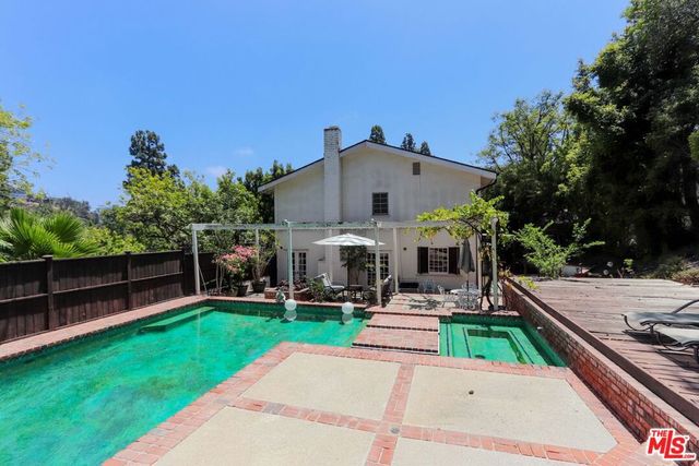 12145 La Casa Lane, Los Angeles, CA 90049