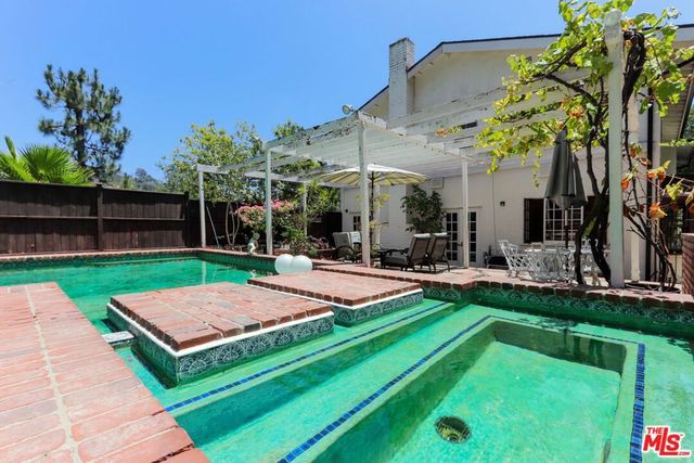 12145 La Casa Lane, Los Angeles, CA 90049