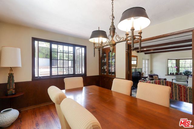12145 La Casa Lane, Los Angeles, CA 90049