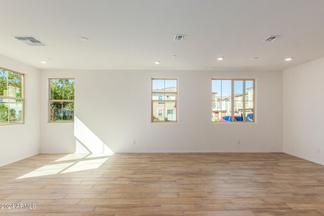 1871 E HAMPTON Lane 101, Gilbert, AZ 85295