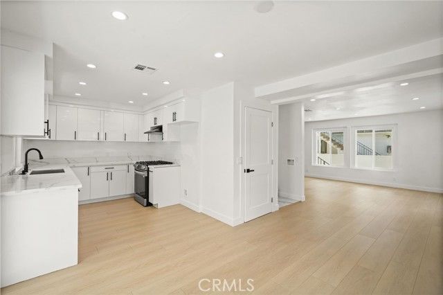 7010 Lennox Avenue, Van Nuys (los Angeles), CA 91405