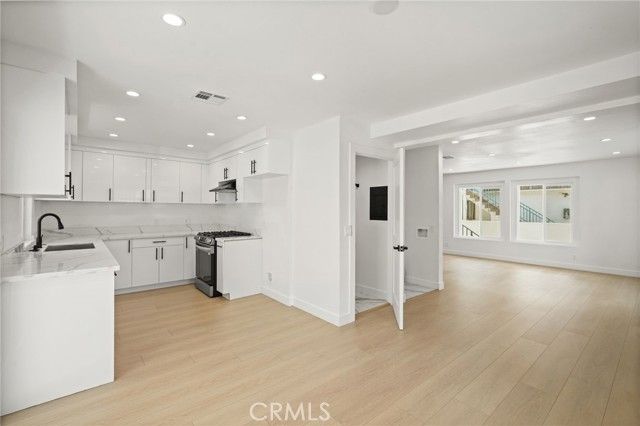 7010 Lennox Avenue, Van Nuys (los Angeles), CA 91405