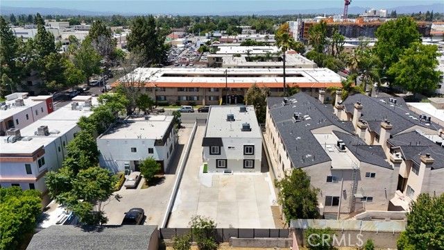 7010 Lennox Avenue, Van Nuys (los Angeles), CA 91405