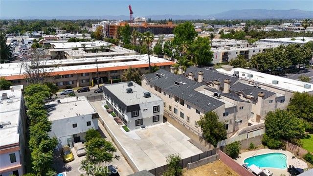 7010 Lennox Avenue, Van Nuys (los Angeles), CA 91405