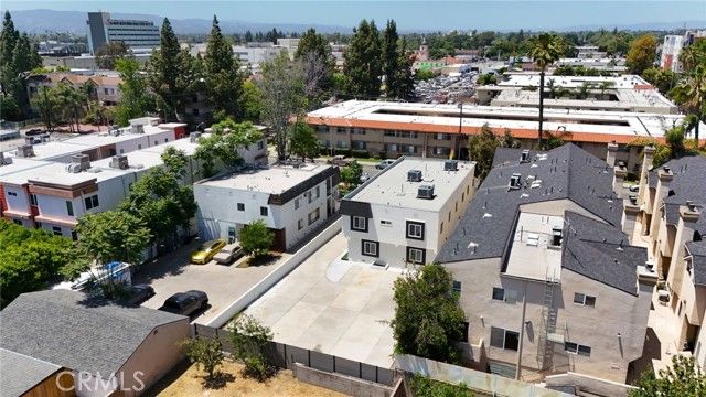 7010 Lennox Avenue, Van Nuys (los Angeles), CA 91405