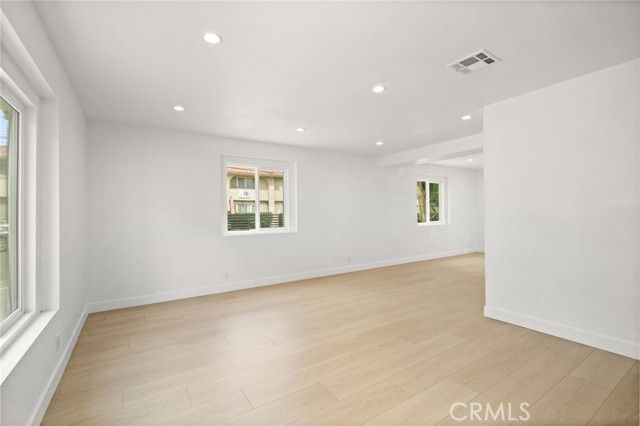 7010 Lennox Avenue, Van Nuys (los Angeles), CA 91405