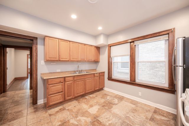 3312 N KOSTNER Avenue 1, Chicago, IL 60641