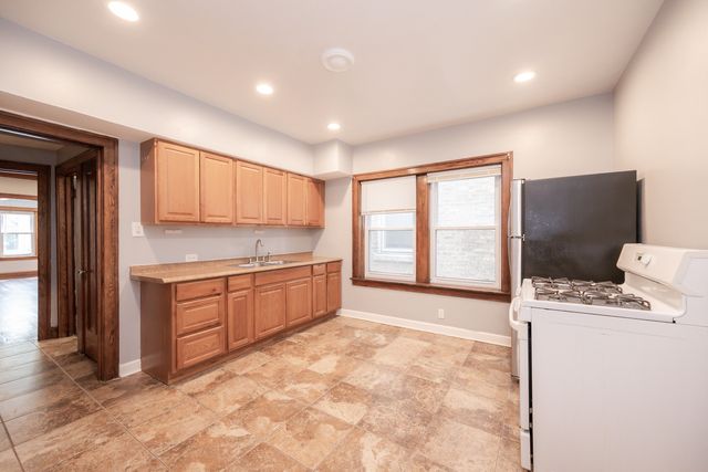 3312 N KOSTNER Avenue 1, Chicago, IL 60641
