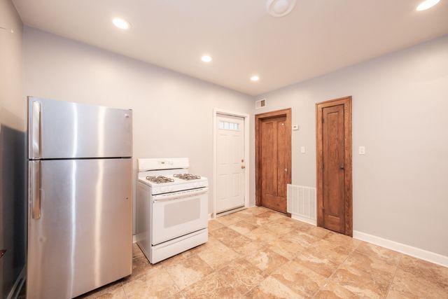 3312 N KOSTNER Avenue 1, Chicago, IL 60641