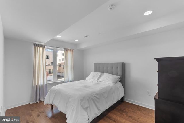 136 BURNSIDE ST, Philadelphia, PA 19127