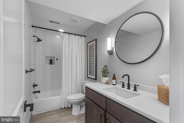 136 BURNSIDE ST, Philadelphia, PA 19127