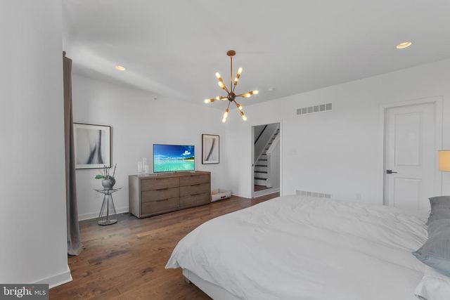 136 BURNSIDE ST, Philadelphia, PA 19127