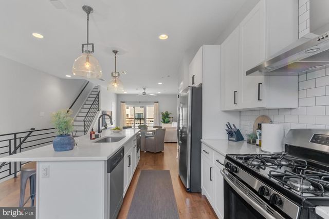 136 BURNSIDE ST, Philadelphia, PA 19127