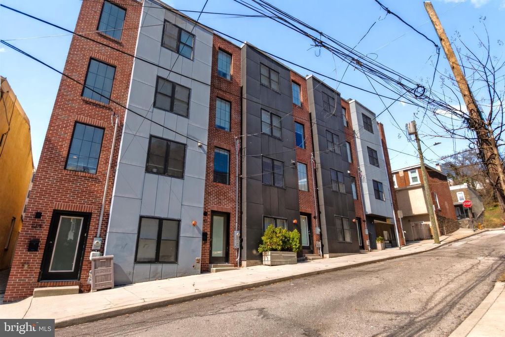 136 BURNSIDE ST, Philadelphia, PA 19127