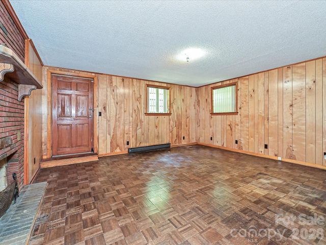 3000 Barfield Drive, Charlotte, NC 28217