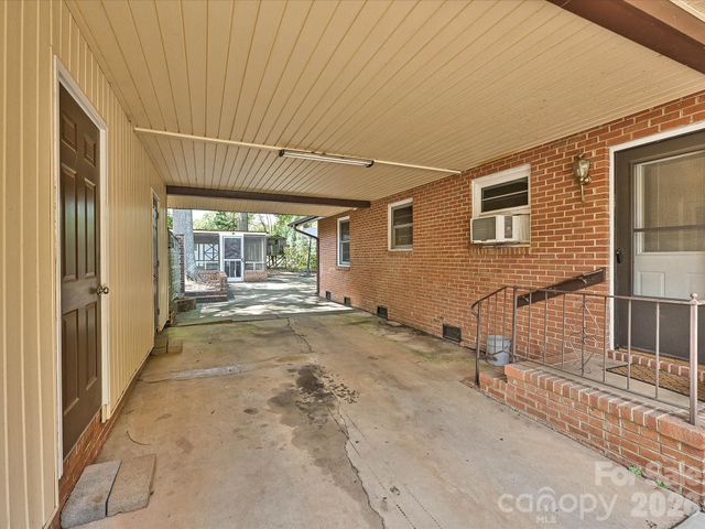3000 Barfield Drive, Charlotte, NC 28217